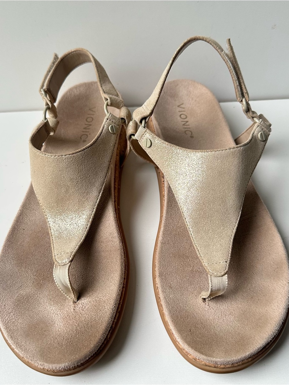 Vionic Kirra II Gold Shimmer Suede Thong Orthotic Sandal Women's Size 10 EU 41
